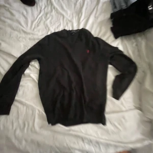 RL tröja  - Säljer nu min RL tröja i strl S inga defekter Pris kan diskuteras vid snabb affär  Mvh Ian 