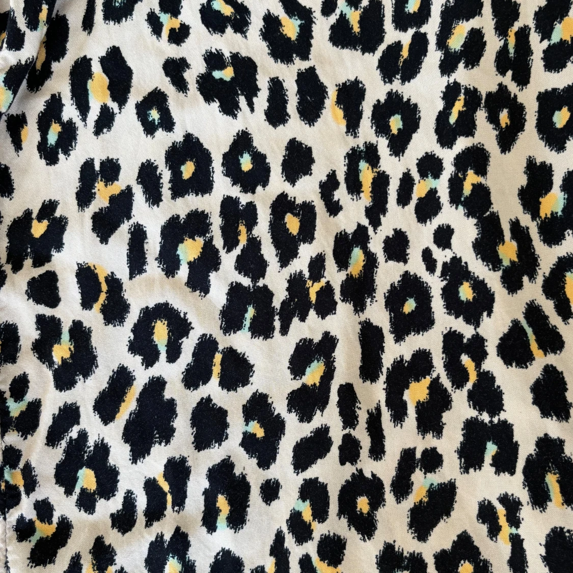 Färgad leopard-topp/skjorta - 93