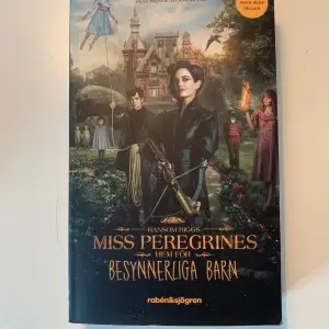 Första boken i serien miss peregrines på svenska. Lite skadad på baksidan. Säljer även 2, 3 och fjärde fast på engelska.
