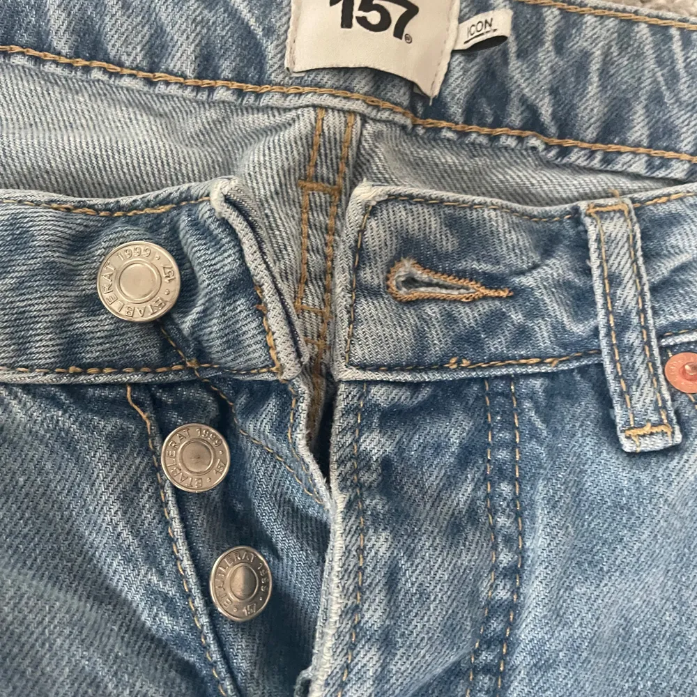 Icon jeans från lager 157. Low waist. Säljer då dem är lite försmå. Pris kan diskuteras! . Jeans & Byxor.