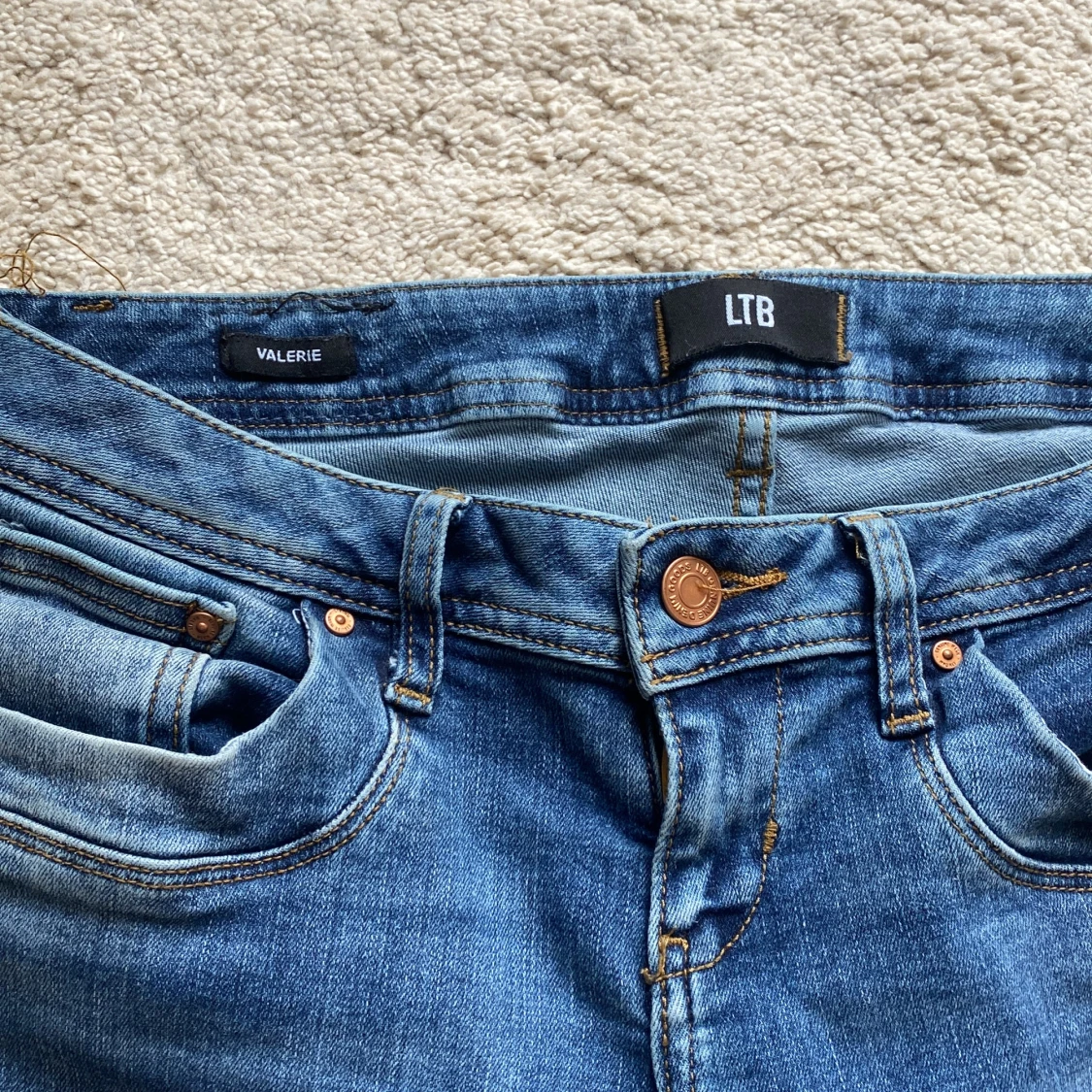 Säljer LTB jeans valerie - 92