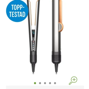 Dyson Airstrait Styler - Dyson Airstrait styler med högtrycksluftflöde, 1600 watt kraft och intelligent värmekontroll. Denna plattång kan både torka och styla håret samtidigt. Den har flexibel användning och är effektiv för att styla och torka håret från ett vått tillstånd. Den har också en automatisk avstängningsfunktion för säkerhet.