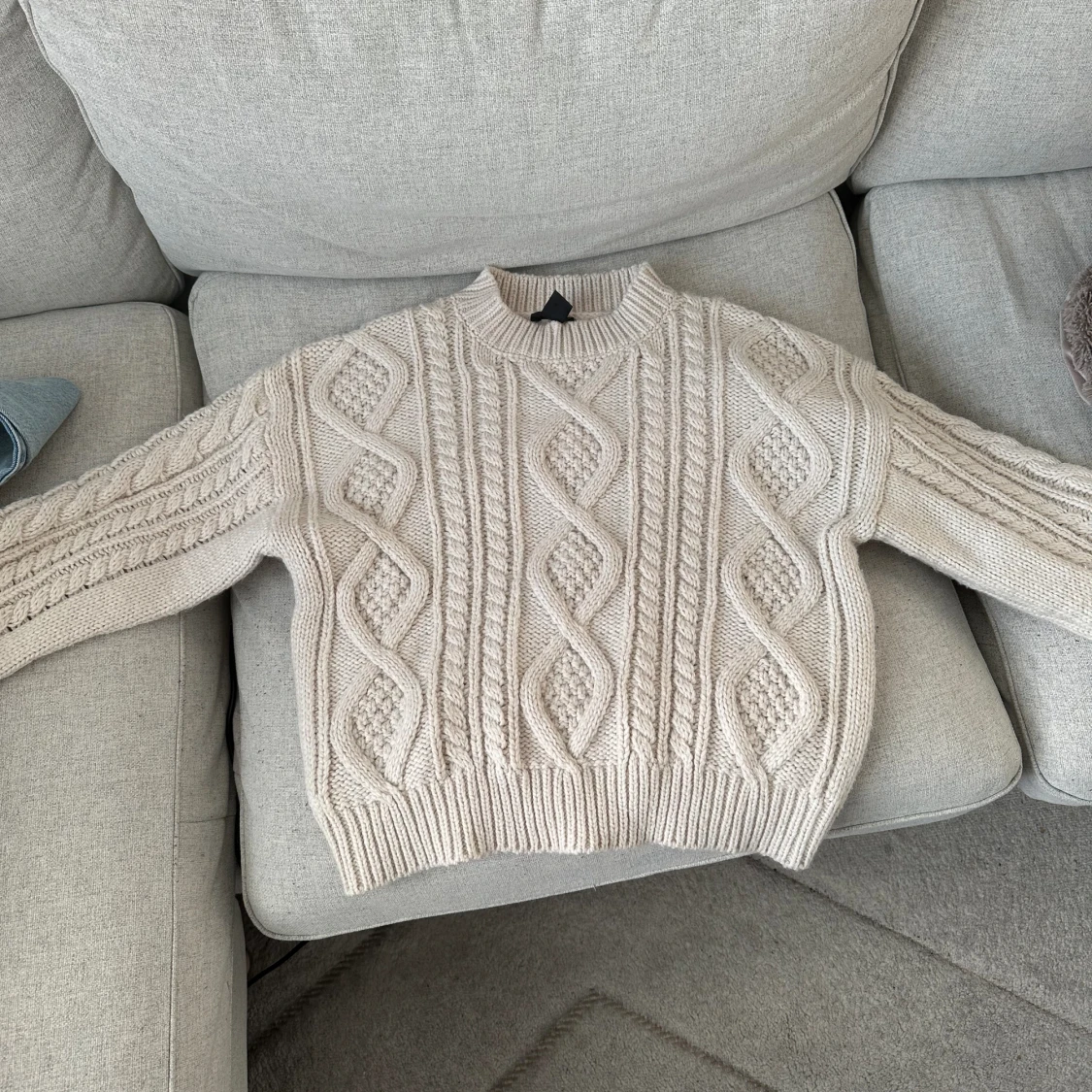 Begie stickad tröja