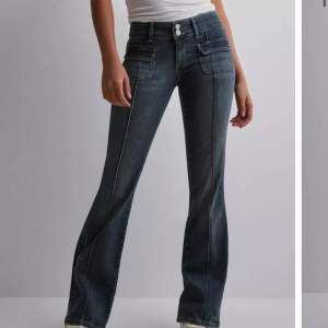  Säljer dessa jättefina slutsålda Nelly jeans i storlek 40 men passar mig som är st 34 eller 179. säljer dom på grund av att jag tycker dom är för stora, kan tänka mig att byta mot Storlek 38 annars säljer jag dom för 550 kr. 