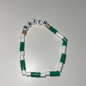 Bajen armband💚🤍 - Helt nytt jag lägger ut fler snart perfekt kondition 💚🤍