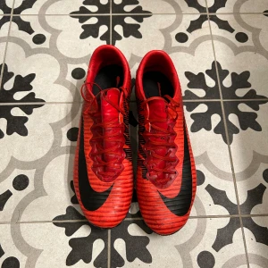 Fotbollsskor  - Nike mercurial Vapor 11 Skick 6.5/10  Pris kan diskuteras vid snabb affär 