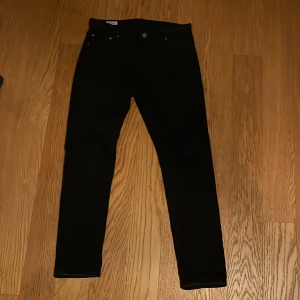 Levi’s jeans - Säljer mina levi’s jeans för dom inte passar längre 