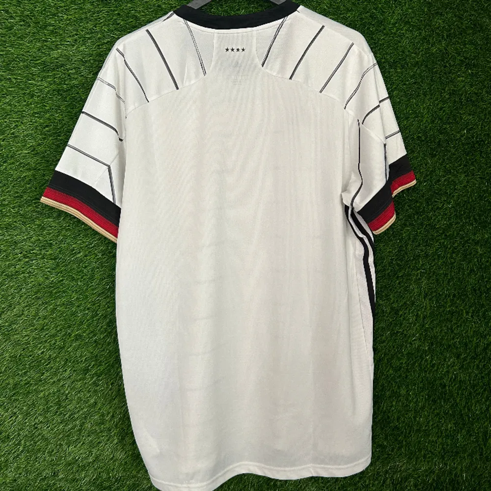 Snygg Tyskland fotbolls tröja i storlek XL! Självklart äkta🙏. T-shirts.