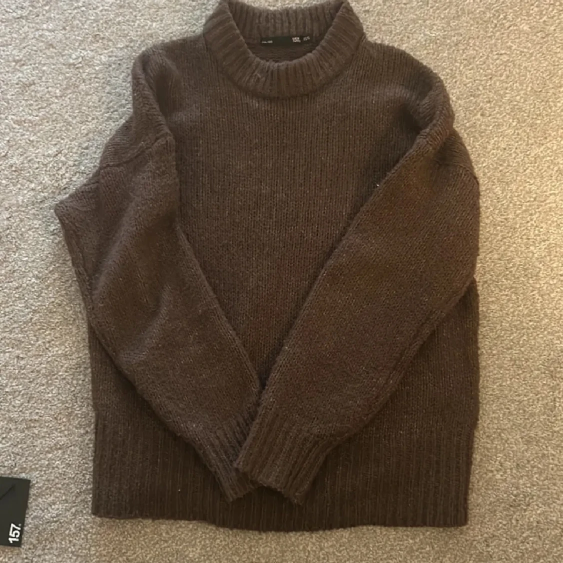 Brun stickad tröja