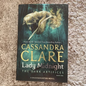Lady Midnight - Ny skick. På Engelska