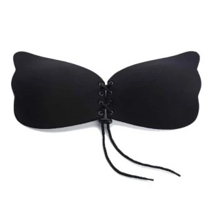 Självhäftande bh  - Självhäftande bh i storlek s, den går att spänna åt så de blir som push up, färg svart, aldrig använd så helt i nyskick, säljer för 45 nypris:60🤍kom privat för mer