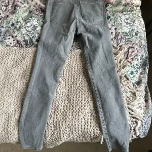 Jeans från zara storlek 36, aldrig använda 