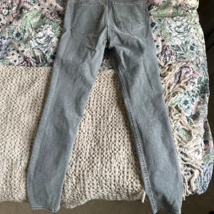 Zara jeans  - Jeans från zara storlek 36, aldrig använda 