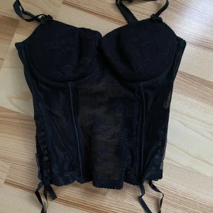 Korsett 80C - Lite noppig, se bilder. Kolla gärna in mina andra annonser för samfrakt!