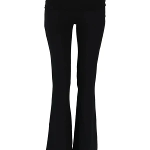 Soft touch yoga pants - Säljer dessa fina yoga pants i nyskick. Inga defekter alls. Säljer på grund av att jag behöver en mindre storlek. Kan även tänka mig att byta med en storlek S.💗