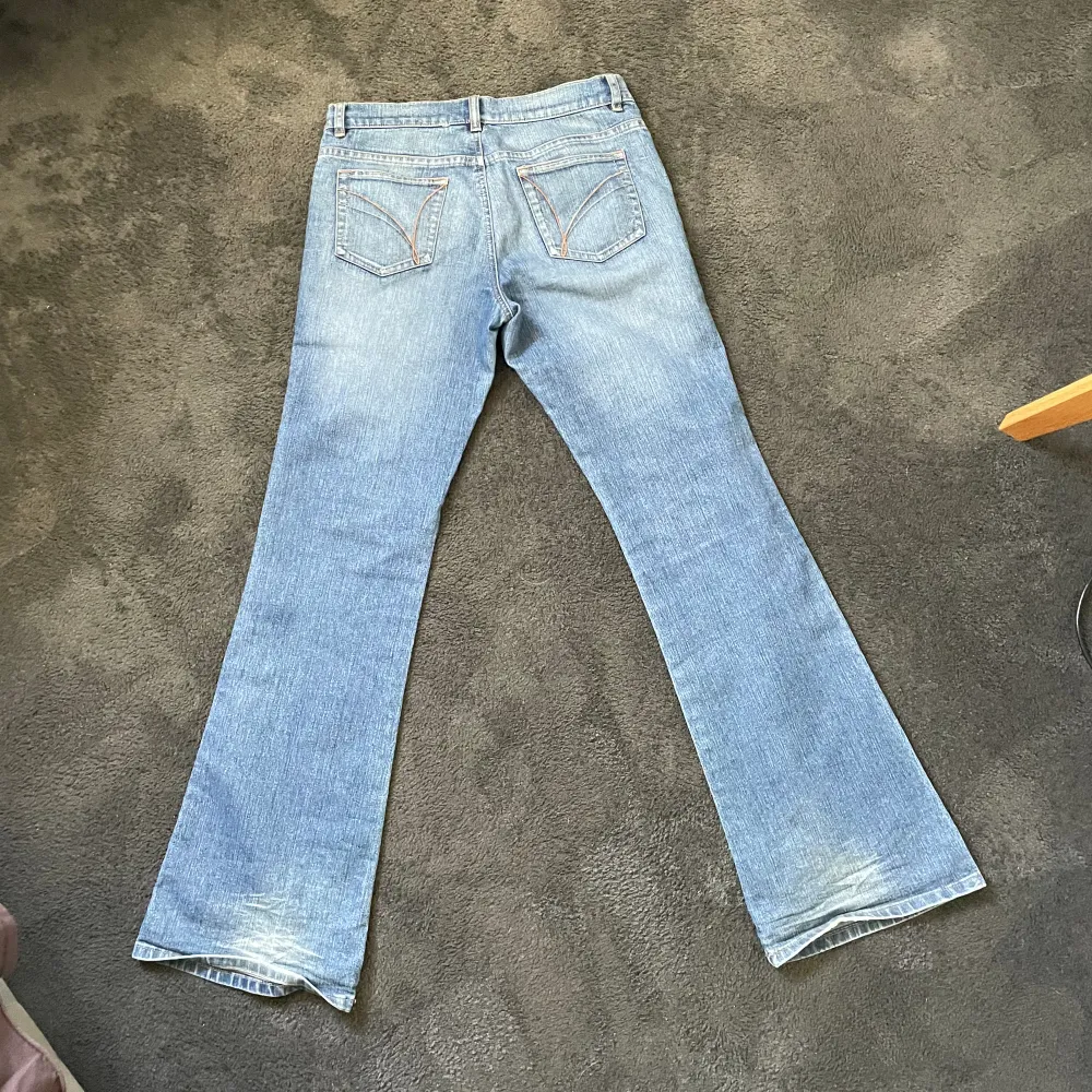 Perfect flares \\ 39cm W \\ 26cm Opening \\ 109cm L. Jeans & Byxor.