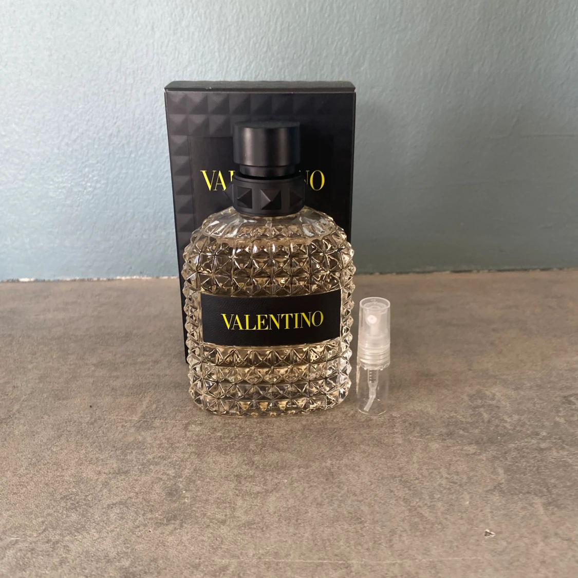 Valentino born in Roma yellow dream sample