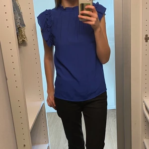 Blå blus - Super fin till sommaren!