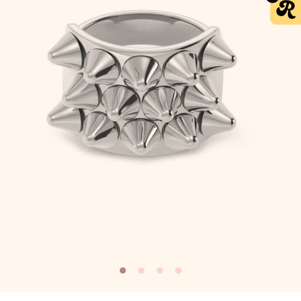 Säljer denna ringen då den ej kommer till användning längre. Nypris 400kr mitt pris 250kr. . Accessoarer.