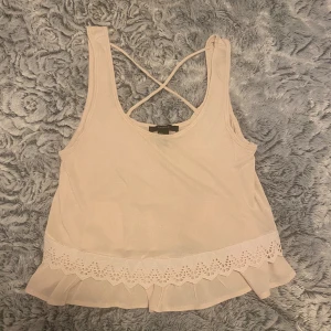 Linne rosa-beige S - Fint sommarlinne, färg: rosa-beige 🌸 Kryssrygg, fina detaljer & volang. Strl: S (passar både XS & S) 💕