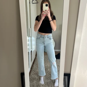 Jeans - Trevliga jeans i rak modell, använda fåtal gånger