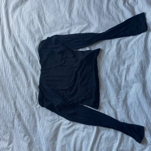 Långärmad  - Fin långärmad med öppen rygg🫶🏼