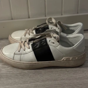 Valentino skor  - Fina skor som är köpa på Plick. Säljer pågrund av att dom är för små, inte slitna. 