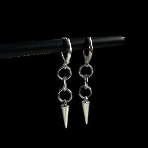 02 silver spikes - Nickelsäkra och Handgjorda smycken från lunasparkle Ett par  Kontakta mig gärna vid frågor Tryck gärna på köp nu 