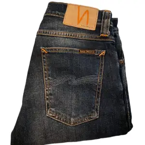 Riktigt snygga nudie jeans med fet tvätt ⭐️ Modellen heter Tube Kelly. Använda fåtal gånger. Skick 8/10 ‼️Priset går att diskutera. Tveka inte att höra av er vid fler frågor. Mvh Elliot 👌🏻