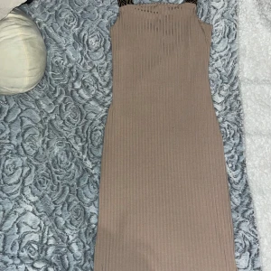 Tajt klänning - Storlek 8 (S)