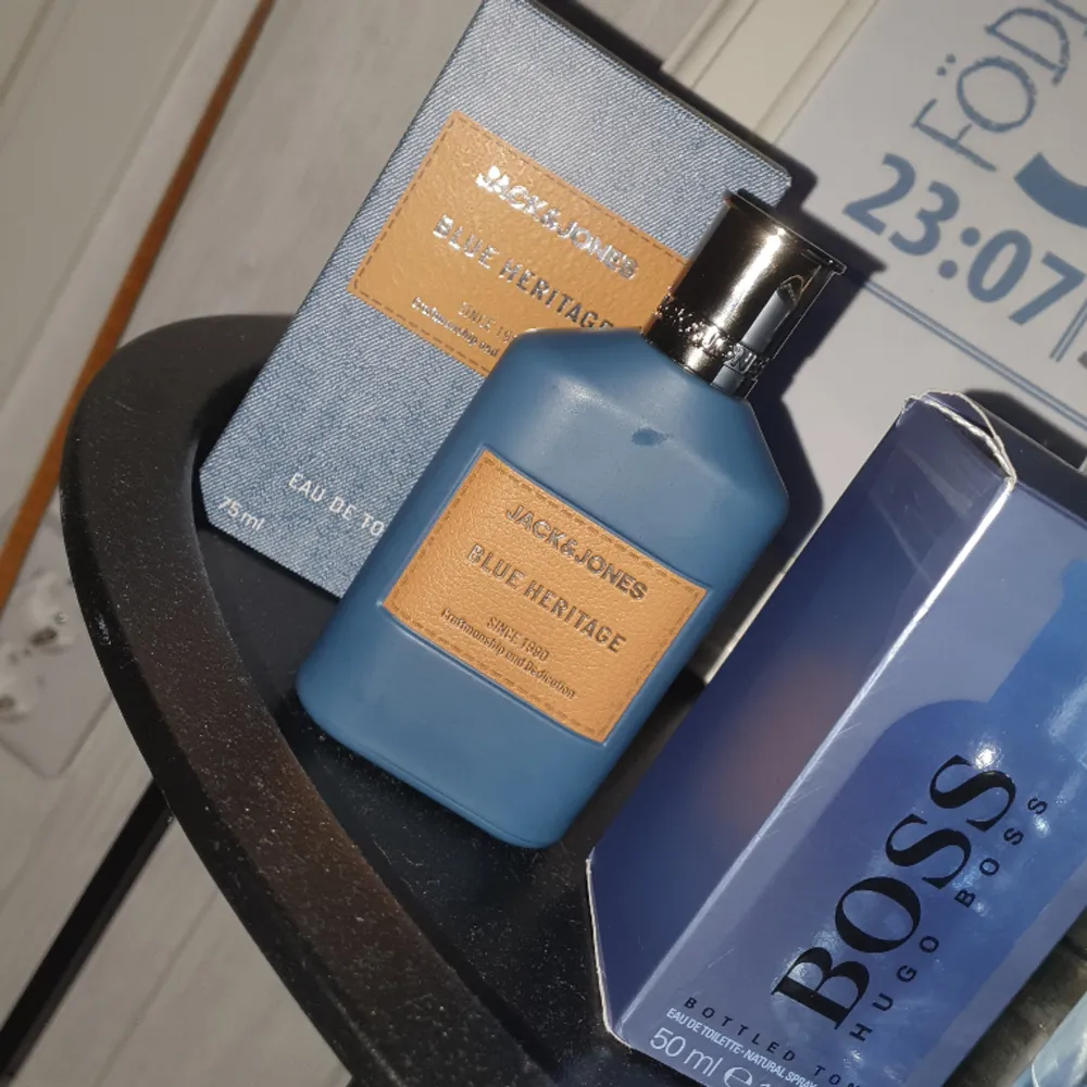 2 parfymer en jack & jones Blue Heritage 75 ml ny pris 500 kr En Hugo Boss Tonic 50 ml ungefär 23-25 ml använt ny pria 899 kr En deodorant Jean Paul Gaultier Le male Le deodorant ny pris 500 kr. Övrigt.