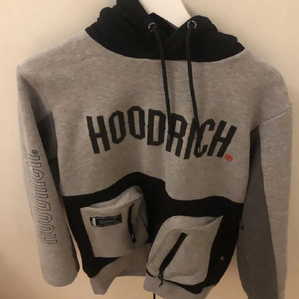 Hoodrich hoodie som jag har inte använt fick i present, passar både xs och s. Hoodies.