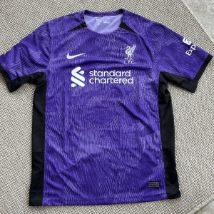 Liverpool 23-24 kit - Storlek L