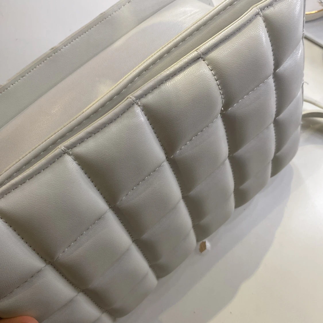 Snygg fin vit väska  - 90