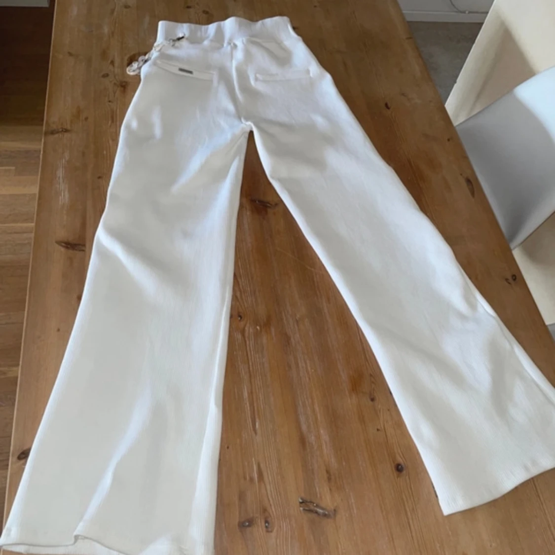 Ribbed Wide Leg Trousers With chain - Off white - 91