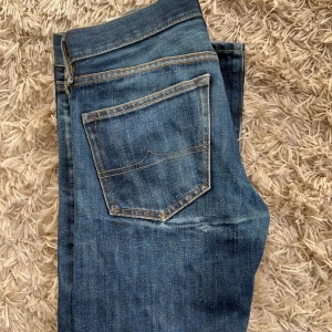 Ralph lauren jeans - Tja säljer dessa riktigt snygga Polo Ralph Lauren jeansen i storlek 29/34 och har en grym passform och nypris ca 1600kr mitt pris 349 hör av vid funderingar PRIS GÅR ATT DISKUTERA.😃