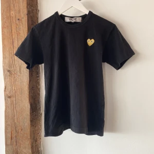 CDG T-shirt  - Storlek small | Fint skick | Skriv vid fler frågor