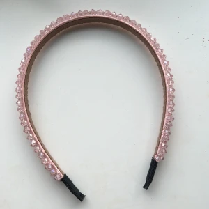 Diadem  - Säljer då jag aldrig andvänt, passar alla , säljer för 20 plus frakt