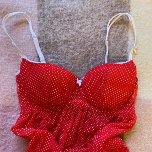 Nattlinne - Så vackert nattlinne, oanvänd och i bra skick. Står att det är storlek 40, men skulle säga att det är en S. Den är från H&M🎀