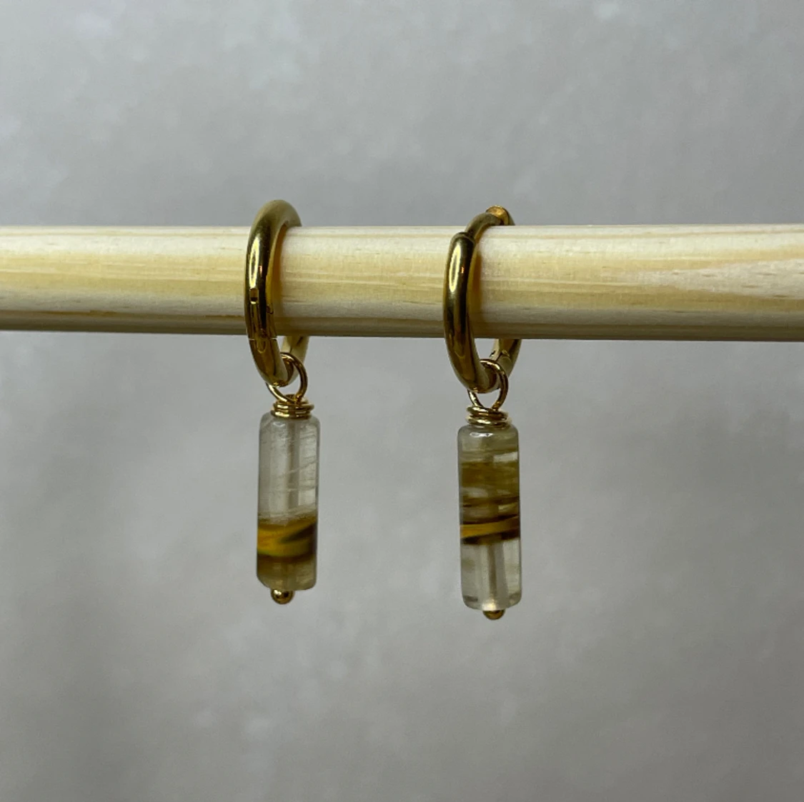 Guldpläterad Hoops med stavar - 90