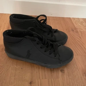 Ralph Lauren skor  - Polo Ralph Lauren sneakers i st 30,5 ( 20,3 cm ) 