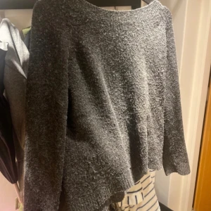 Svart stickad tröja  - Använd stickad tröja