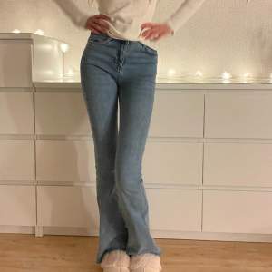 Bootcut jeans ifrån Gina tricot i storlek xs, jätte fint skick, 200kr