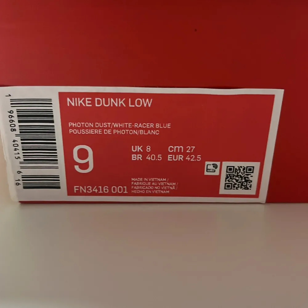Nike dunk Kentucky Alternate Storlek 42,5 Aldrig använda  Nypris:1 600 SEK  Mitt pris: 1 300 SEK  För frågor och annat skriv meddelande. Skor.