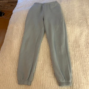Mjukis byxor  - Mjukisbyxor från Gina Tricot. Inte använda så många gånger. 