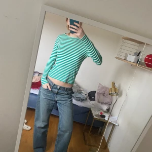 Randig långärmad tröja - Snygg randig tröja. Storlek S