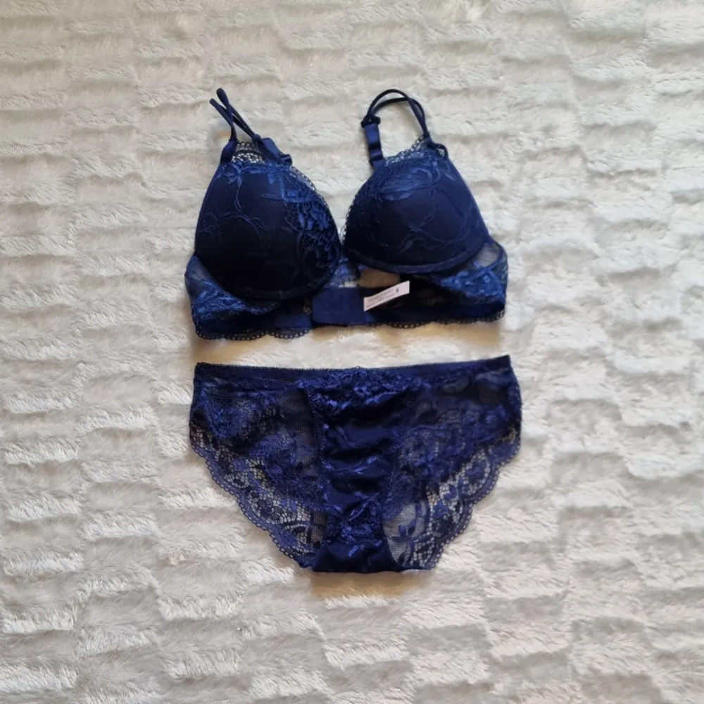 Set Panty and Bra Dark Blue Lace in size xs-small 34/36.. Övrigt.