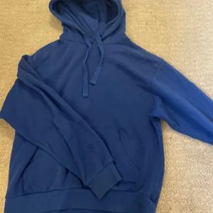Hoodie - Jättevacker hoodie ifrån monki. Fråga vad som helst. Pris kan diskuteras💕💕💕