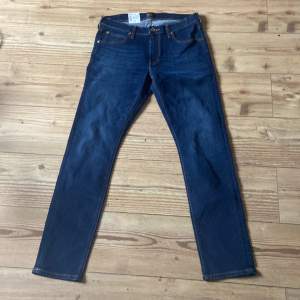 Nya lee jeans i storlek 32/32