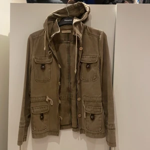 Vintage vårjacka  - Jätte fin vår jacka, knappt använd.  Skriv för mer info